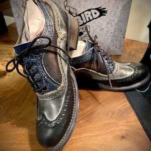 *** WOMEN’S FREEBIRD MACKENNA SHOES, SIZE 8M, NEW-IN-BOX!! ***